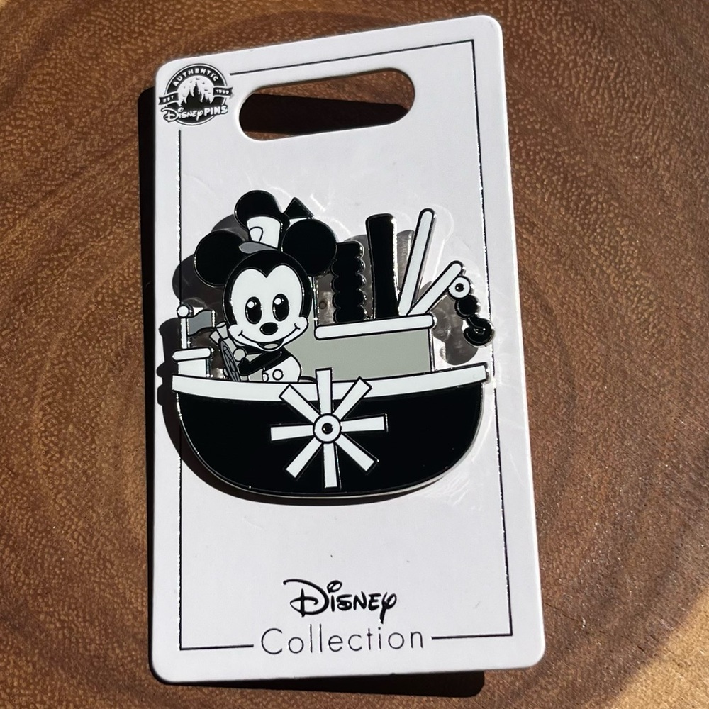 Disney Mickey Mouse Pin - Classic Steamboat Willy - NEW